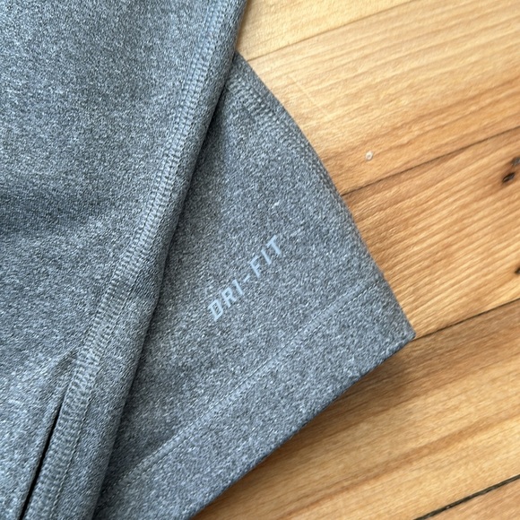 Women’s Nike Pro Dri-Fit 1/2 Zip Pull Over size Medium - Picture 8 of 9